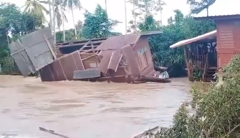 คลิปน้ำท่วมสุโขทัย คลิปน้ำท่วมสุโขทัย