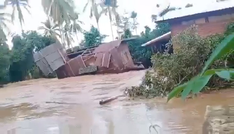 คลิปน้ำท่วมสุโขทัย คลิปน้ำท่วมสุโขทัย