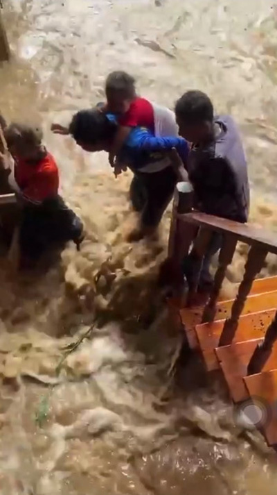 คลิปน้ำท่วมสุโขทัย คลิปน้ำท่วมสุโขทัย