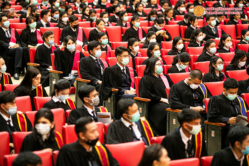 รับปริญญาธรรมศาสตร์ รับปริญญาธรรมศาสตร์