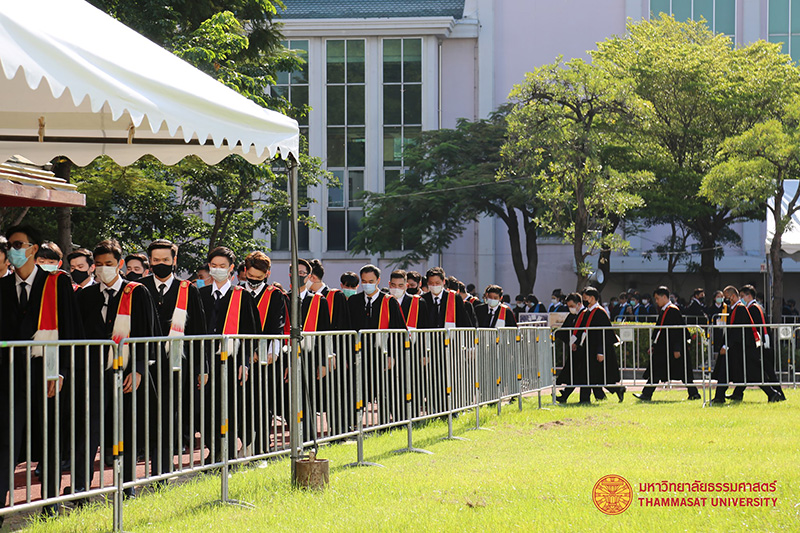 รับปริญญาธรรมศาสตร์ รับปริญญาธรรมศาสตร์