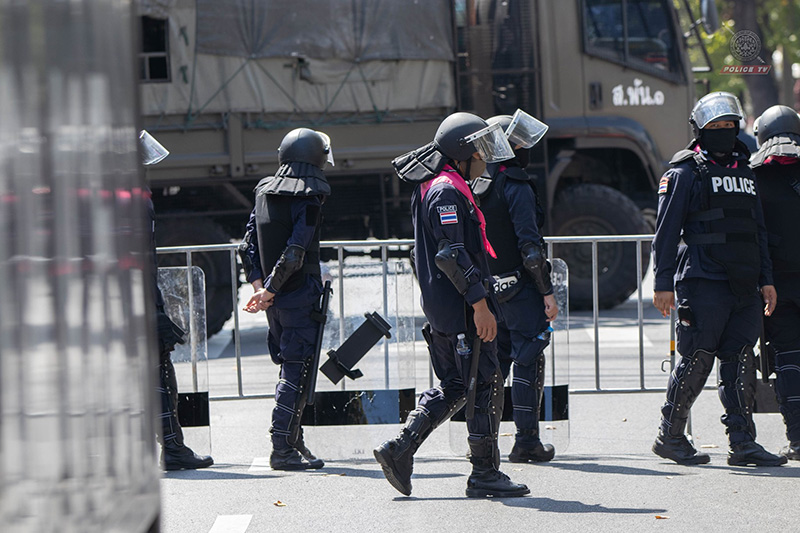 ปิดถนน ปิดถนน