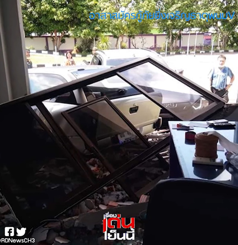 ภาพข่าวหนุ่มมาสอบใบขับขี่ ภาพข่าวหนุ่มมาสอบใบขับขี่