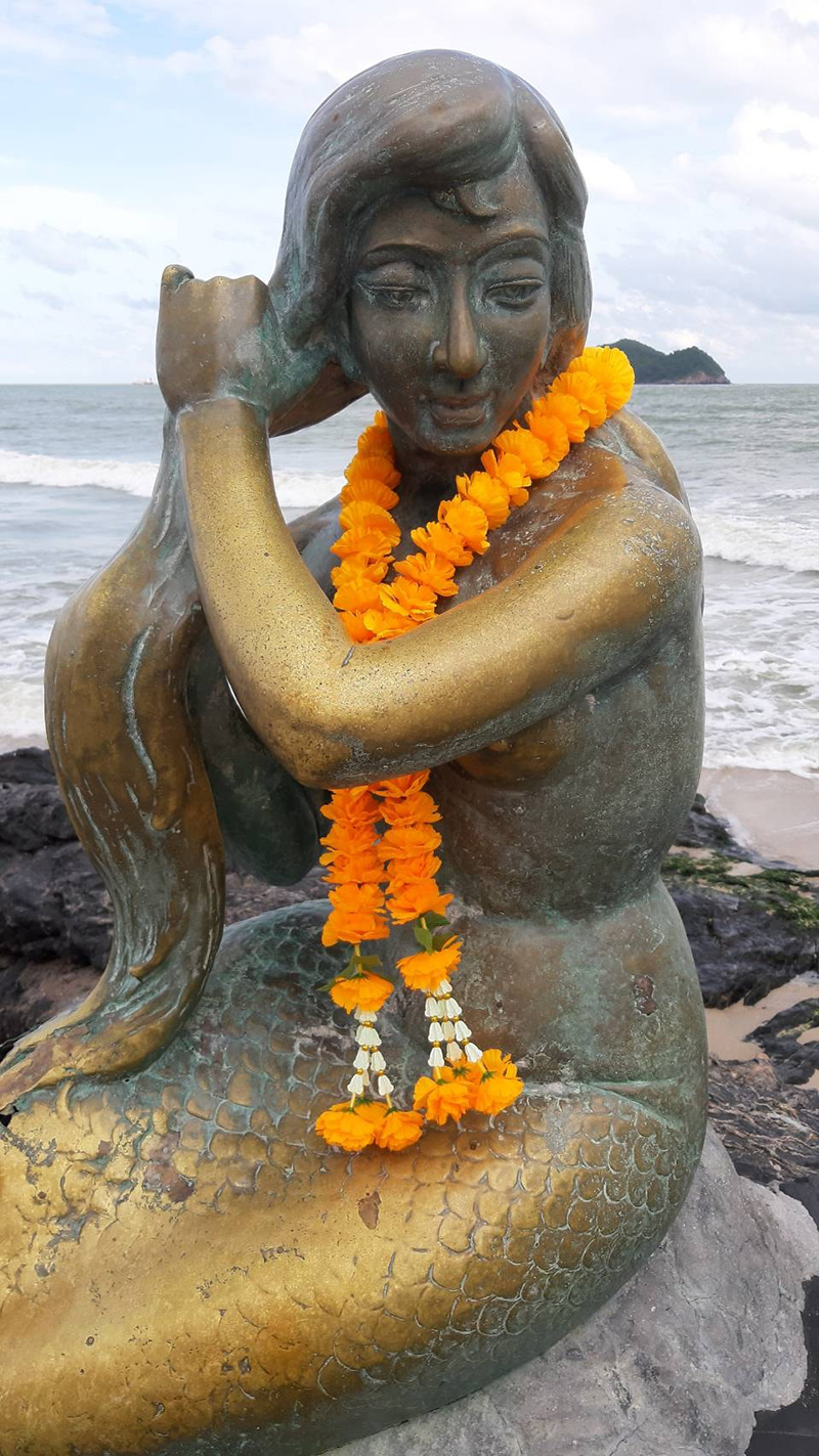 ดราม่าจับหน้าอกนางเงือกทอง ดราม่าจับหน้าอกนางเงือกทอง