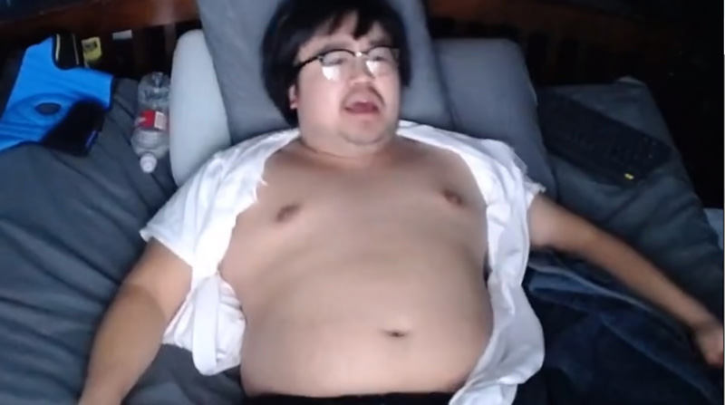 หนุ่มโชว์หลับ หนุ่มโชว์หลับ