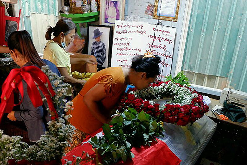 ต่อต้านรัฐบาลทหาร ต่อต้านรัฐบาลทหาร