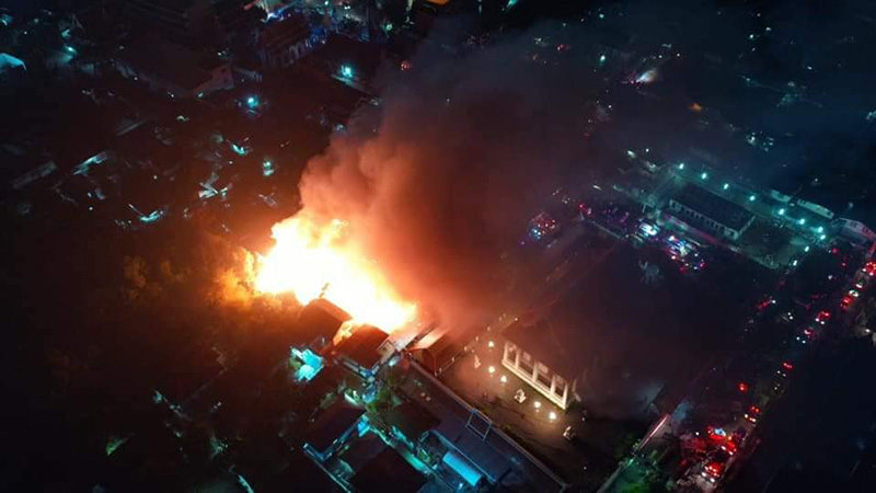 ไฟไหม้บ้าน ไฟไหม้บ้าน