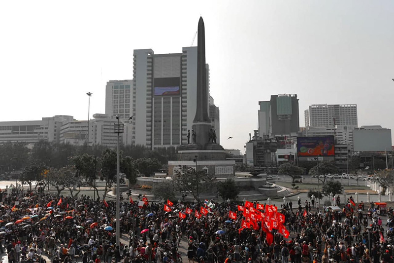 ม็อบ ม็อบ