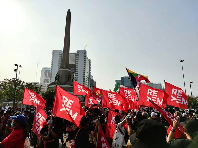 ม็อบ ม็อบ