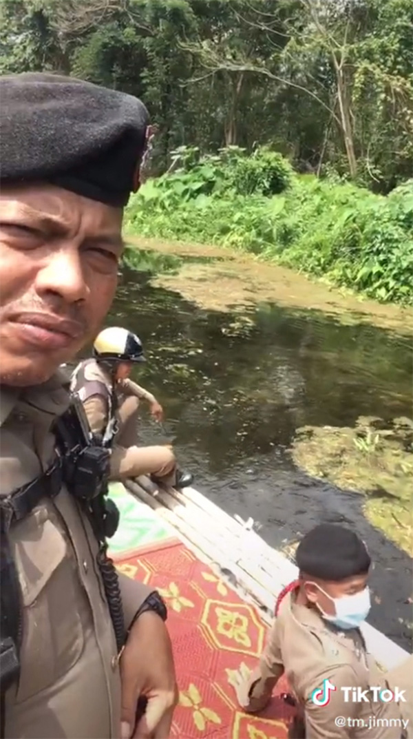 คลิปตำรวจล่องแพจับนักพนัน คลิปตำรวจล่องแพจับนักพนัน