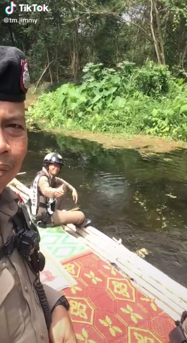 คลิปตำรวจล่องแพจับนักพนัน คลิปตำรวจล่องแพจับนักพนัน