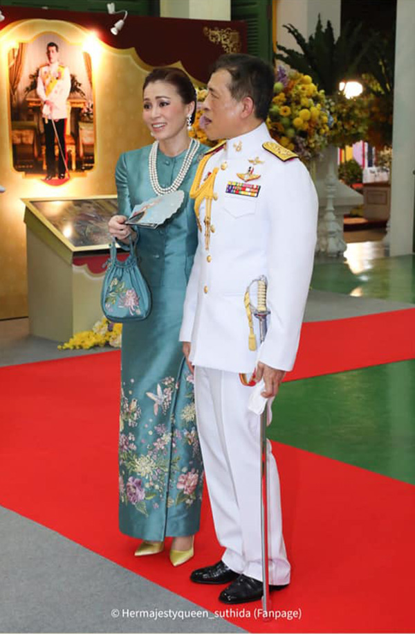 พระราชินี พระราชินี