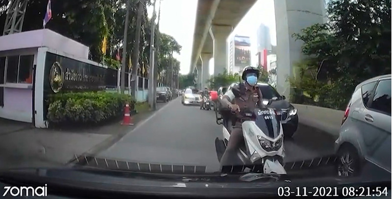 ทำไมต้องหลบ ตร. นำขบวนวีไอพีขับแทรกเลน ทำไมต้องหลบ ตร. นำขบวนวีไอพีขับแทรกเลน