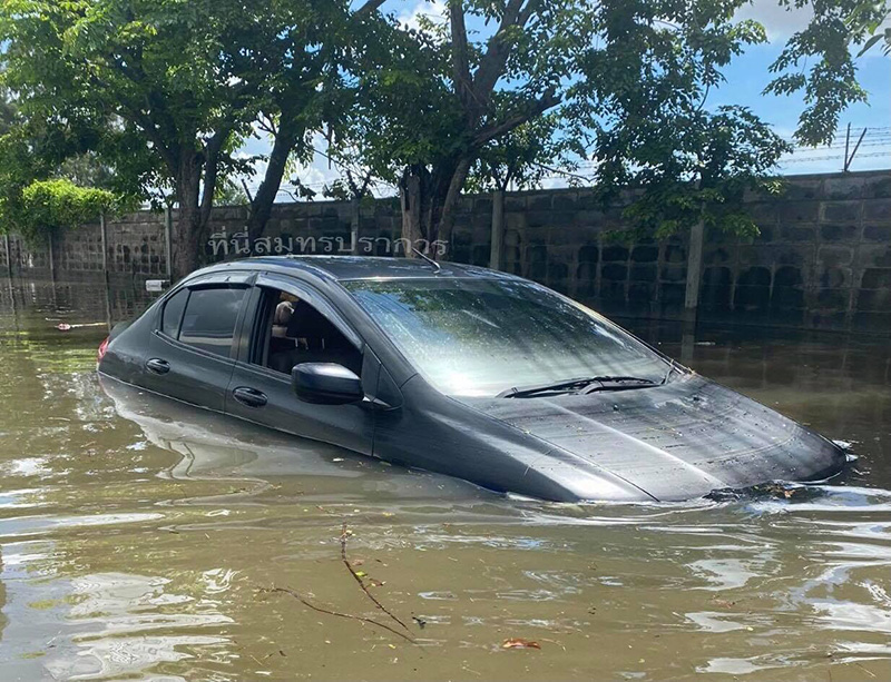 น้ำท่วมบางปูยังไม่ลด น้ำท่วมบางปูยังไม่ลด