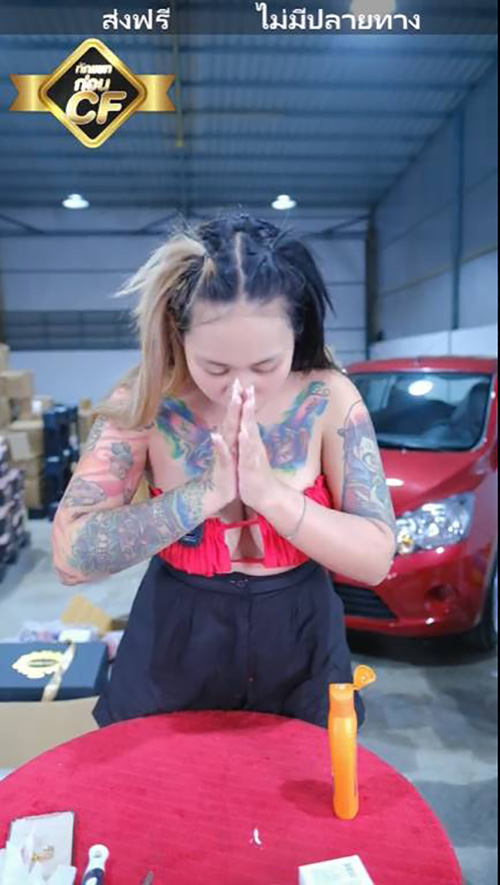 สาวเข่าแทบทรุด สั่งกล่องสุ่มพิมรี่พาย 1 แสน ได้รถยนต์ สาวเข่าแทบทรุด สั่งกล่องสุ่มพิมรี่พาย 1 แสน ได้รถยนต์