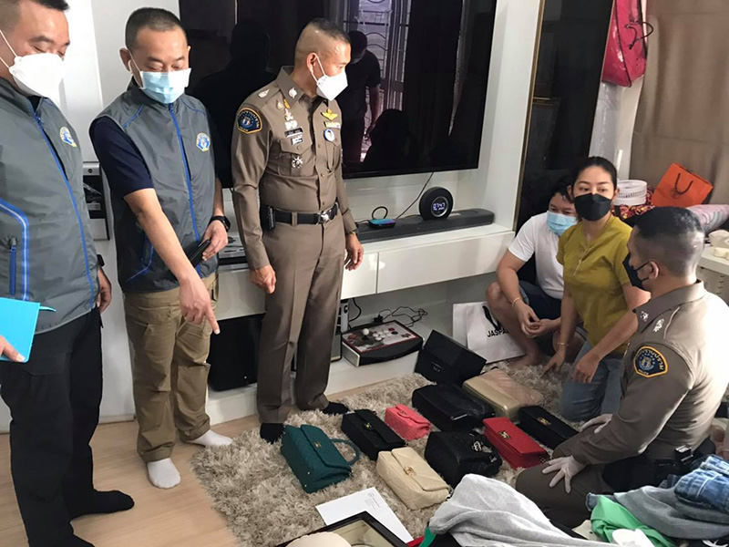 2 อดีตพนักงาน ฉกบัตรเติมเงินค่ายมือถือ 2 อดีตพนักงาน ฉกบัตรเติมเงินค่ายมือถือ