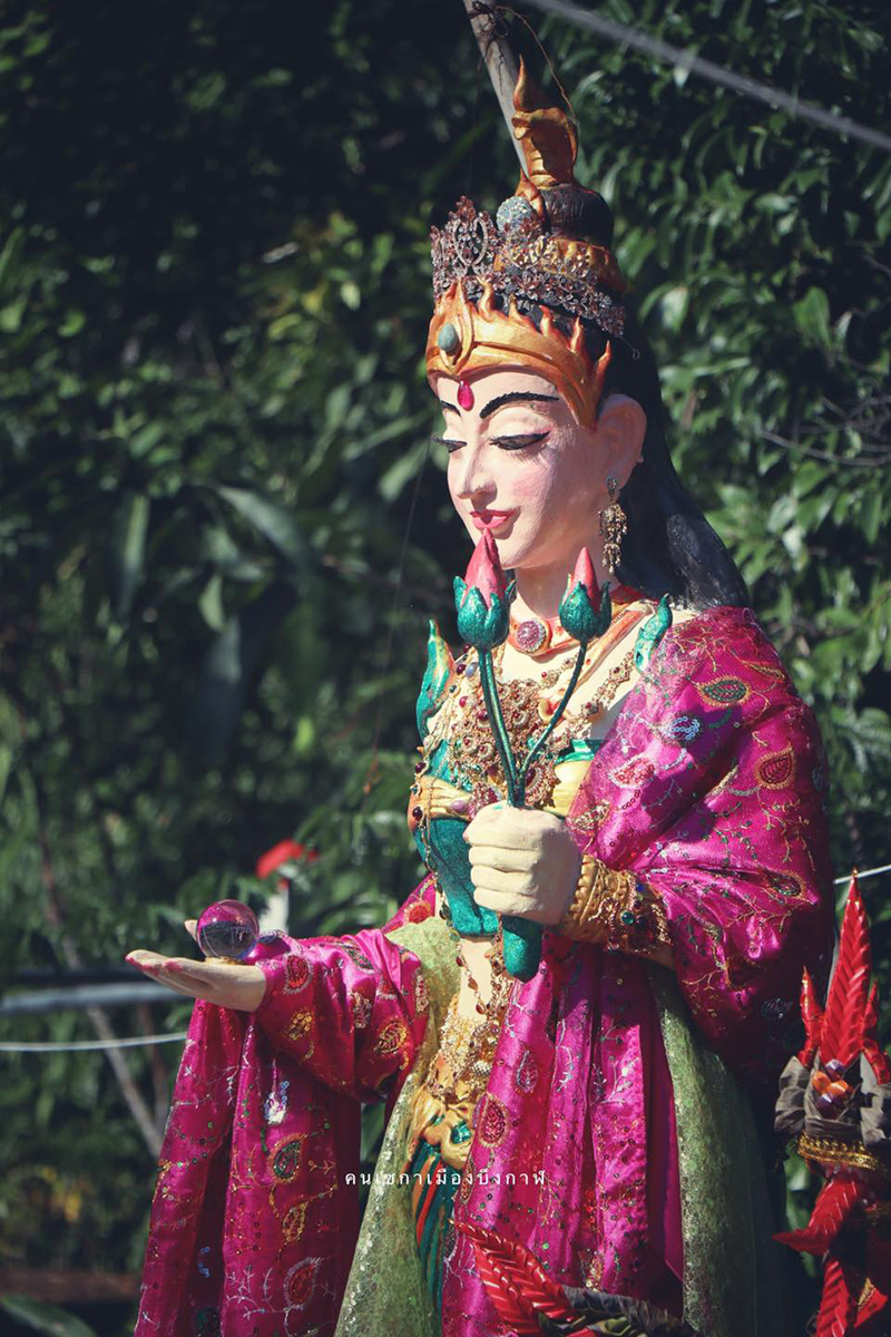 หินพญานาคเล่นน้ำในช่องหุบเขา หินพญานาคเล่นน้ำในช่องหุบเขา