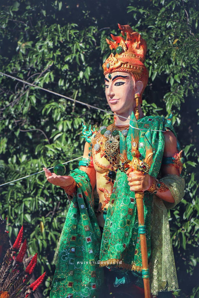 หินพญานาคเล่นน้ำในช่องหุบเขา หินพญานาคเล่นน้ำในช่องหุบเขา