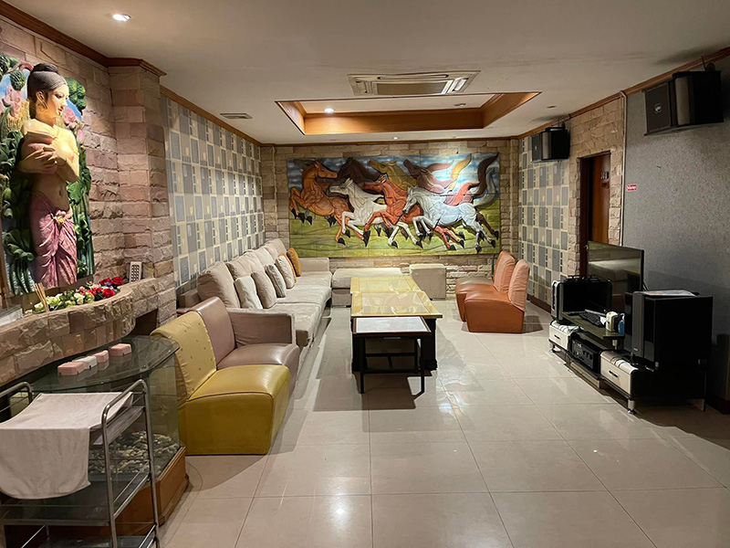 ประกาศขายกิจการอาบอบนวด 470 ล้าน ประกาศขายกิจการอาบอบนวด 470 ล้าน