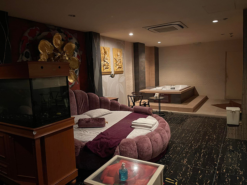 ประกาศขายกิจการอาบอบนวด 470 ล้าน ประกาศขายกิจการอาบอบนวด 470 ล้าน