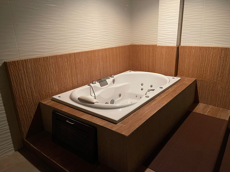 ประกาศขายกิจการอาบอบนวด 470 ล้าน ประกาศขายกิจการอาบอบนวด 470 ล้าน