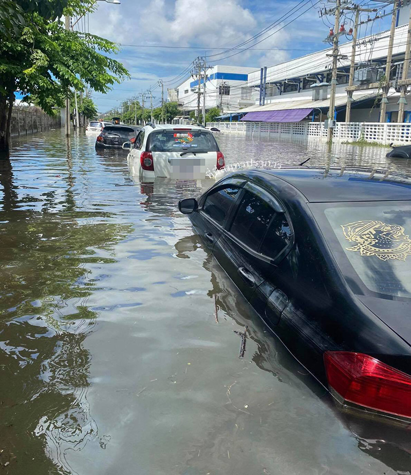 น้ำท่วมบางปูยังไม่ลด น้ำท่วมบางปูยังไม่ลด