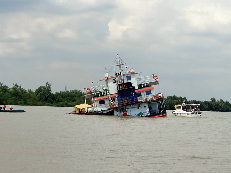 เรือขนสินค้าชนกัน เรือขนสินค้าชนกัน