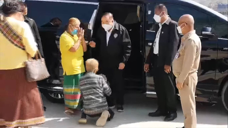 ชาวบ้านสุดปลื้ม...ประวิตร เยือนอุดรฯ ชาวบ้านสุดปลื้ม...ประวิตร เยือนอุดรฯ