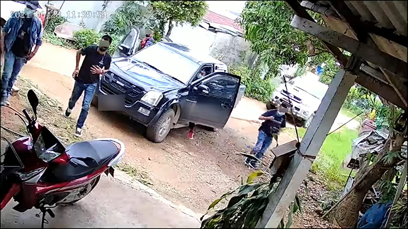 ตำรวจยกขโยง 3 คันรถ ตำรวจยกขโยง 3 คันรถ