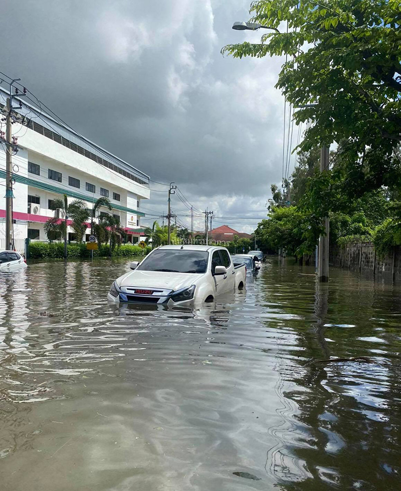 น้ำท่วมบางปูยังไม่ลด น้ำท่วมบางปูยังไม่ลด
