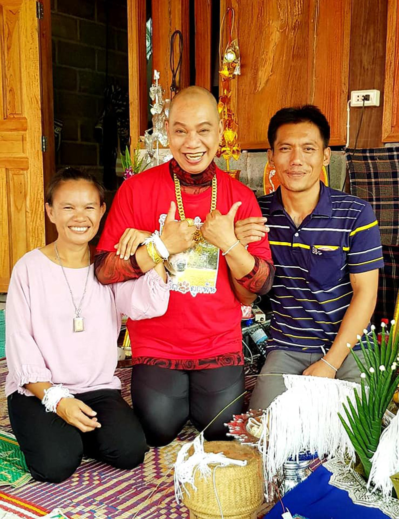 อุ๊บ วิริยะ เผยมีอิศวินขี่ม้าขาวมาช่วย พ่อ-แม่ น้องชมพู่ อุ๊บ วิริยะ เผยมีอิศวินขี่ม้าขาวมาช่วย พ่อ-แม่ น้องชมพู่