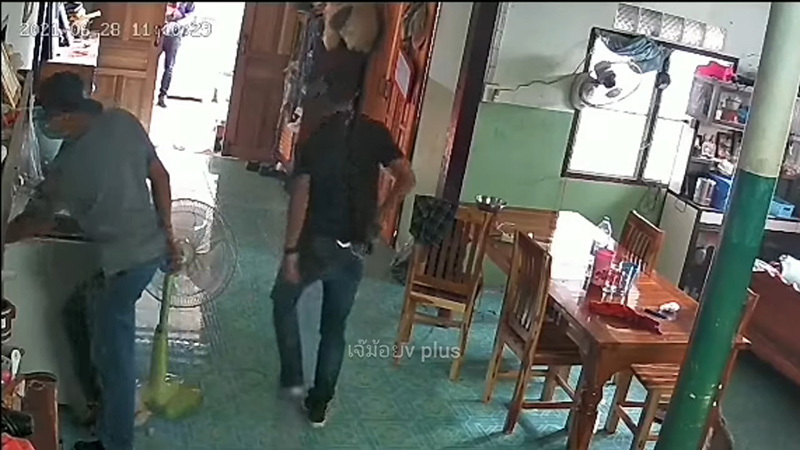 ตำรวจยกขโยง 3 คันรถ ตำรวจยกขโยง 3 คันรถ