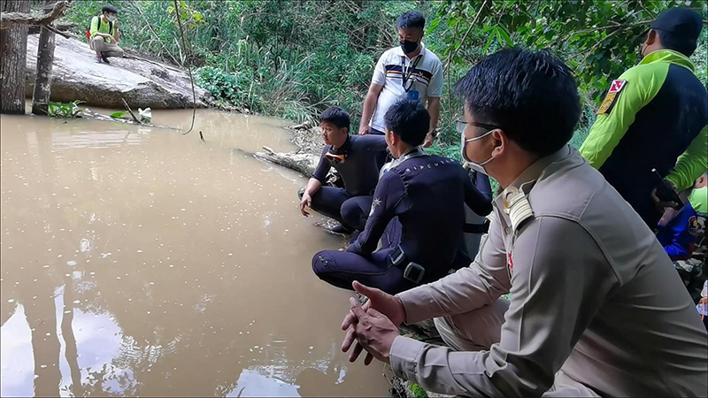 พบร่าง น้องบอส เปลือยดับปริศนา พบร่าง น้องบอส เปลือยดับปริศนา