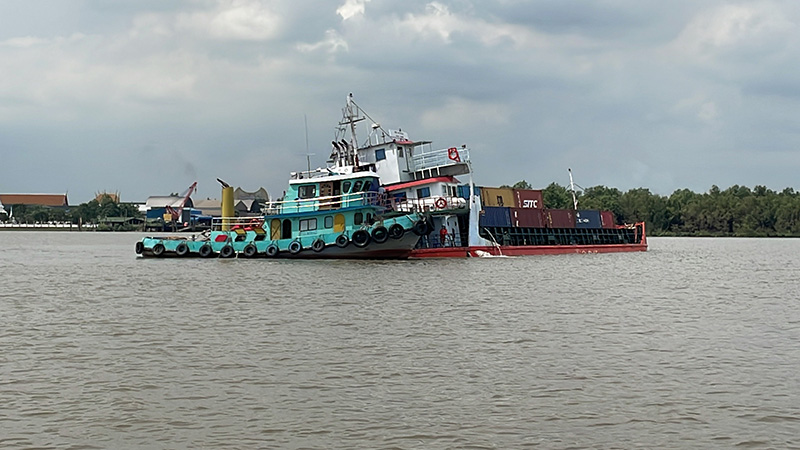 เรือขนสินค้าชนกัน เรือขนสินค้าชนกัน