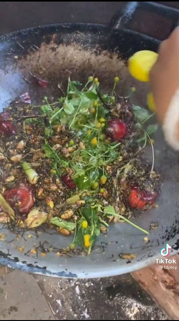 ผัดเผ็ดแมงมุม ผัดเผ็ดแมงมุม