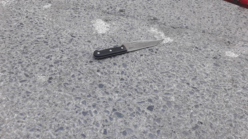 แห่ยกย่อง รปภ. ฮีโร่ สู้โจรปล้นธนาคารจนถูกแทงเจ็บ แห่ยกย่อง รปภ. ฮีโร่ สู้โจรปล้นธนาคารจนถูกแทงเจ็บ