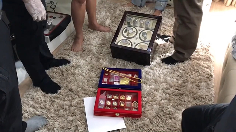 2 อดีตพนักงาน ฉกบัตรเติมเงินค่ายมือถือ 2 อดีตพนักงาน ฉกบัตรเติมเงินค่ายมือถือ