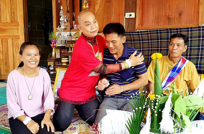 อุ๊บ วิริยะ เผยมีอิศวินขี่ม้าขาวมาช่วย พ่อ-แม่ น้องชมพู่ อุ๊บ วิริยะ เผยมีอิศวินขี่ม้าขาวมาช่วย พ่อ-แม่ น้องชมพู่