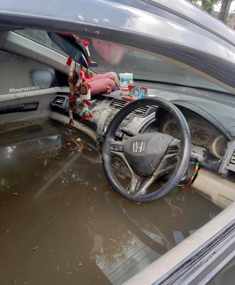 น้ำท่วมบางปูยังไม่ลด น้ำท่วมบางปูยังไม่ลด