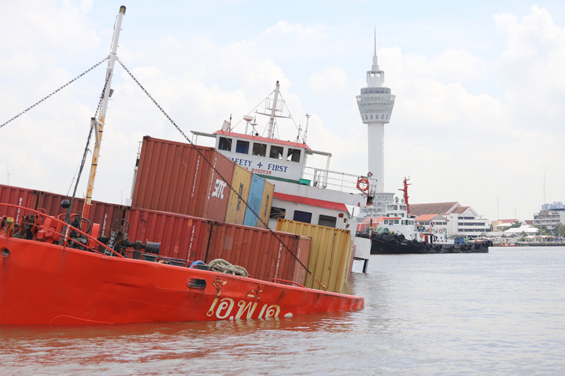 เรือขนสินค้าชนกัน เรือขนสินค้าชนกัน