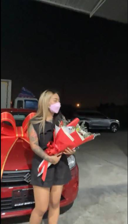 สาวเข่าแทบทรุด สั่งกล่องสุ่มพิมรี่พาย 1 แสน ได้รถยนต์ สาวเข่าแทบทรุด สั่งกล่องสุ่มพิมรี่พาย 1 แสน ได้รถยนต์