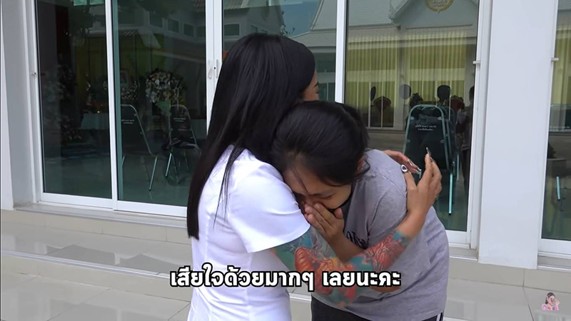 พิมรี่พาย โผกอดแม่น้องปาย พิมรี่พาย โผกอดแม่น้องปาย