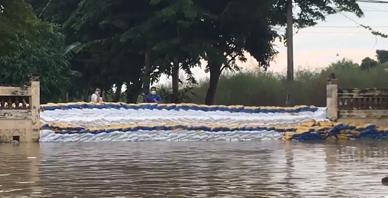 น้ำซัดแตก ทะลักเข้าท่วมวัด น้ำซัดแตก ทะลักเข้าท่วมวัด