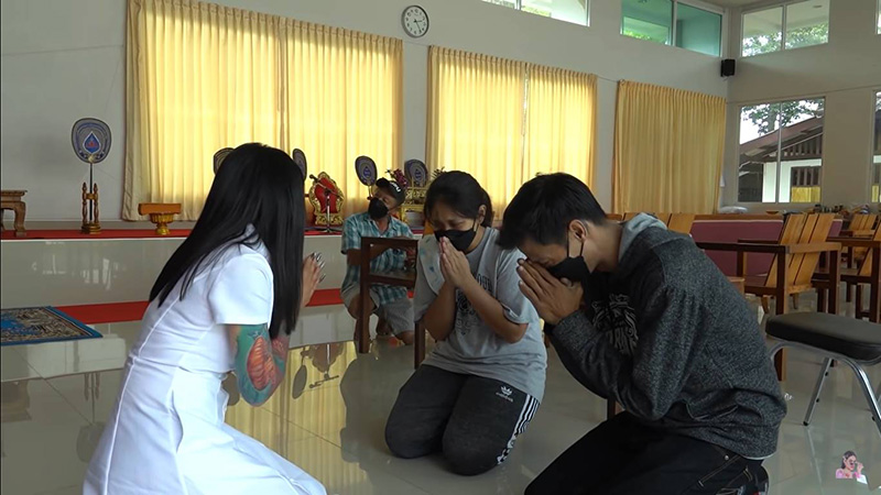 พิมรี่พาย โผกอดแม่น้องปาย พิมรี่พาย โผกอดแม่น้องปาย