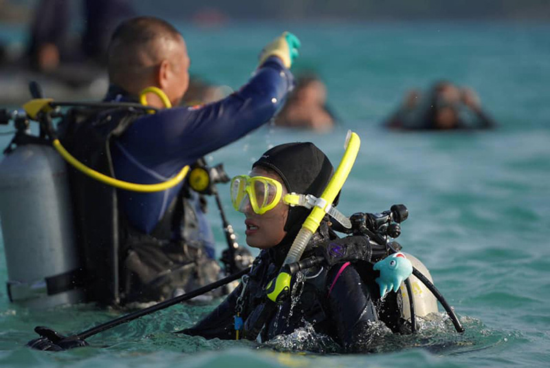 กองทัพเรือ ทูลเกล้าฯ ถวายเครื่องหมาย นักทำลายใต้น้ำจู่โจม เจ้าฟ้าสิริวัณณวรีฯ กองทัพเรือ ทูลเกล้าฯ ถวายเครื่องหมาย นักทำลายใต้น้ำจู่โจม เจ้าฟ้าสิริวัณณวรีฯ