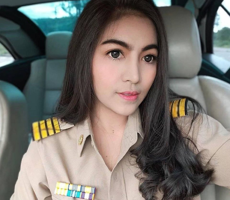 ผู้ใหญ่บ้านเหมียว ผู้ใหญ่บ้านเหมียว