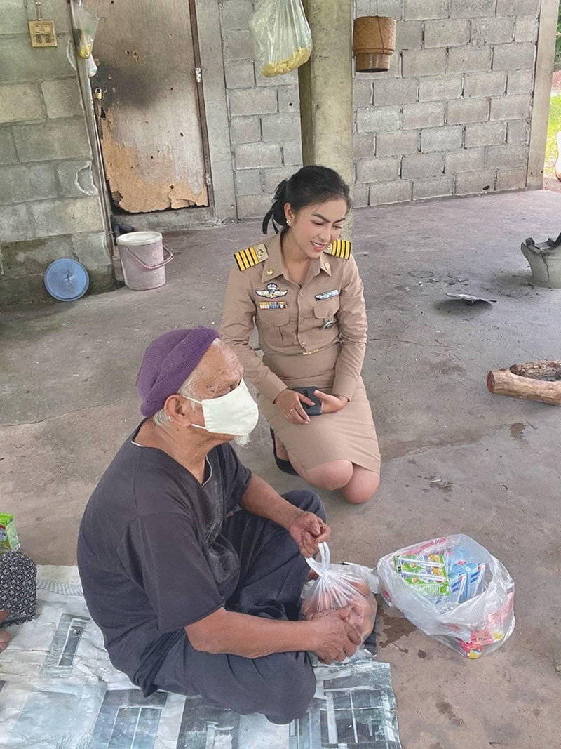 ผู้ใหญ่บ้านเหมียว ผู้ใหญ่บ้านเหมียว