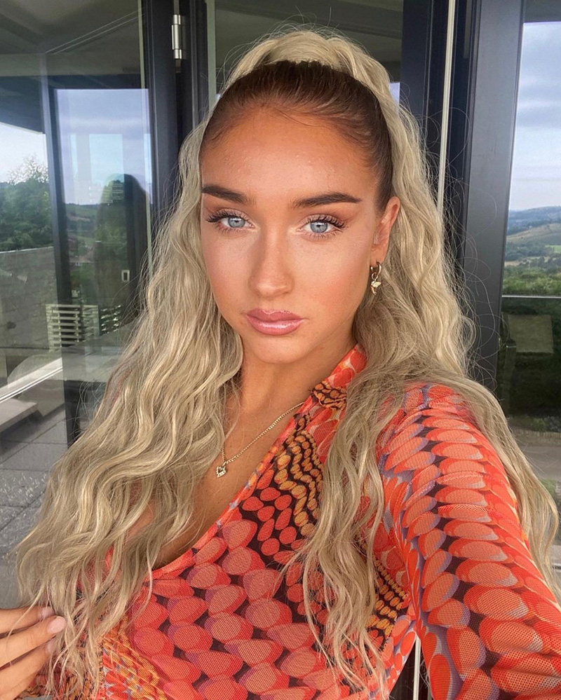 อดีตนักเตะแมนยู ดูดนิ้ว-กัดเล็บเท้า ลูกสาววัย 20 ปี อดีตนักเตะแมนยู ดูดนิ้ว-กัดเล็บเท้า ลูกสาววัย 20 ปี