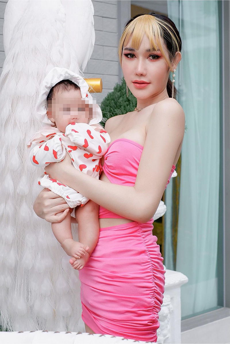 บาสตี้ เน็ตไอดอลสาวสอง ร่ำไห้ บาสตี้ เน็ตไอดอลสาวสอง ร่ำไห้