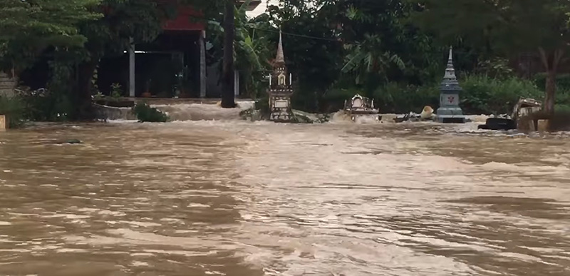 น้ำซัดแตก ทะลักเข้าท่วมวัด น้ำซัดแตก ทะลักเข้าท่วมวัด